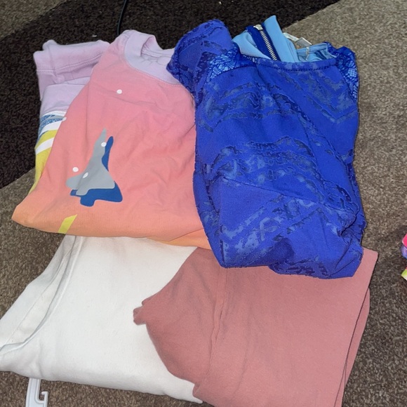 Girls 10/12 - Picture 3 of 3